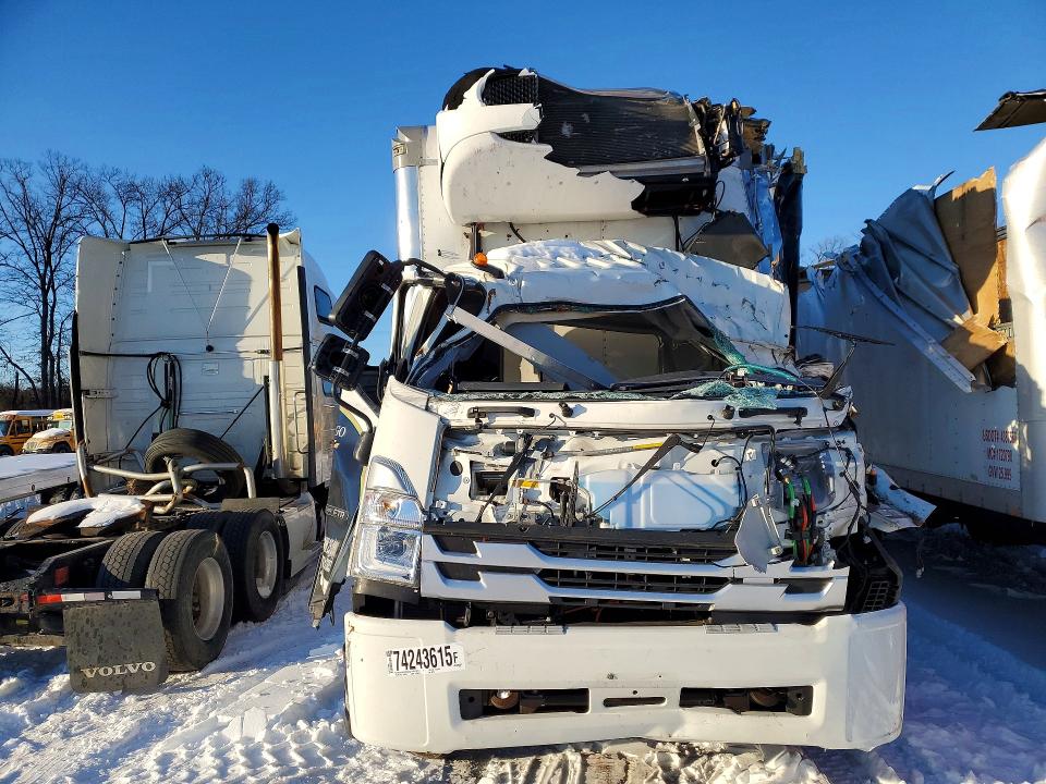 2023 Isuzu VIN 54DK6S1F4PSA51570 COPART salvage auction — ROLLOVER, PA - CERTIFICATE OF SALVAGE, sold $500 on 2026-07-22 (photo 5)