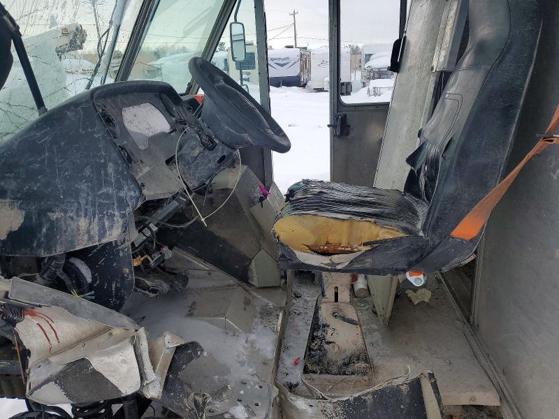 2019 Ford E-450 VIN 1FC3E4K66KDC43587 COPART salvage auction — FRONT END, Mi - Dealer Only Clean Title, sold $3,050 on 2026-07-08 (photo 7)
