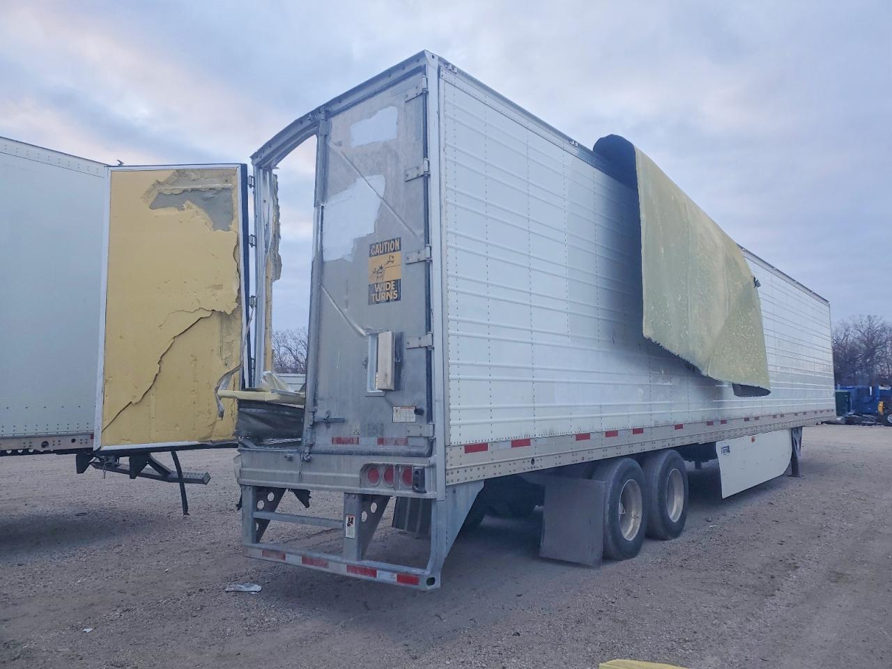 2022 Cimc reefer trailer VIN 527SR5328NM028064 COPART salvage auction — Frame Damage, IA - CERTIFICATE OF TITLE, sold $5,700 on 2026-07-07 (photo 3)