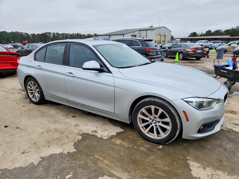 2018 BMW 3 series VIN WBA8A9C51JAH12542 COPART salvage auction — NORMAL WEAR, La - Dealer Only Clean Title, sold $3,550 on 2026-07-10 (photo 4)