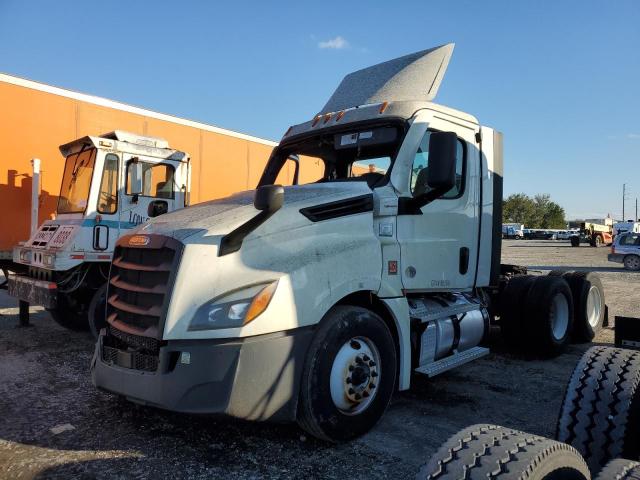2021 Freightliner Cascadia 126 VIN 3AKJHLDV4MSMS2942 COPART salvage auction — ROLLOVER, FL - CERT OF TITLE SLVG REBUILDABLE, sold $9,600 on 2026-10-07 (photo 2)