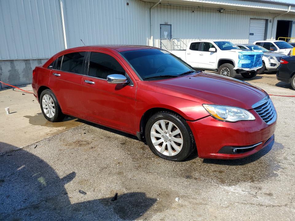 2013 Chrysler 200 VIN 1C3CCBCGXDN547248 COPART salvage auction — MINOR DENT/SCRATCHES, In - Certificate Of Title (P), sold $500 on 2026-07-02 (photo 4)