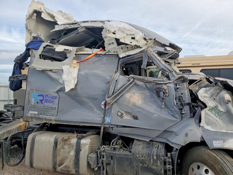 2026 Volvo Vnl VIN 4V4BC9EH5TN705388 COPART salvage auction — ROLLOVER, Nv - Salvage Title, sold $22,800 on 2026-08-20 (photo 9)