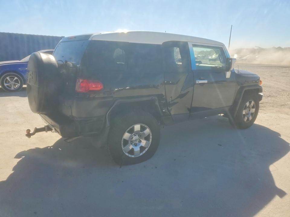 2010 Toyota Fj cruiser VIN JTEZU4BF5AK009282 COPART salvage auction — ROLLOVER, Fl - Cert Of Title Slvg Rebuildable, sold $3,000 on 2026-07-09 (photo 3)