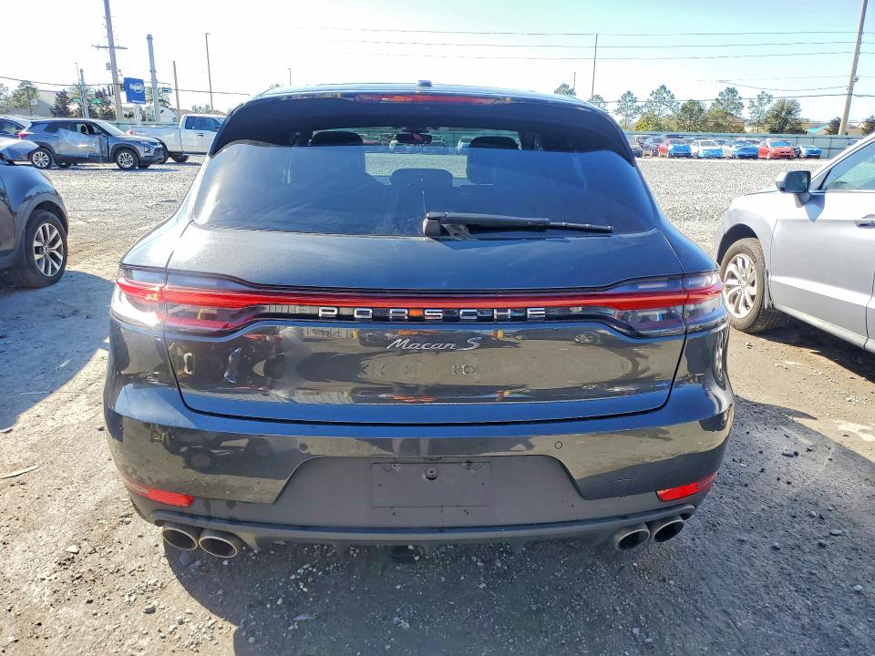 2021 Porsche Macan VIN WP1AB2A52MLB34421 COPART salvage auction — SIDE, Salvage Title, sold $16,900 on 2026-08-07 (photo 6)