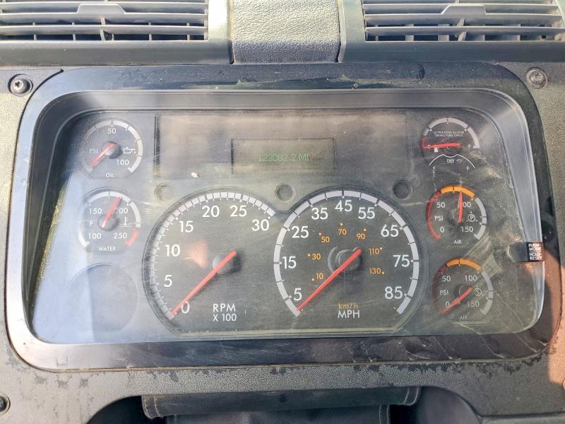 2013 Freightliner Cascadia VIN 1FUJGEBG4DSBX6174 COPART salvage auction — FRONT END, CA - SALVAGE CERTIFICATE, sold $7,800 on 2026-07-16 (photo 8)