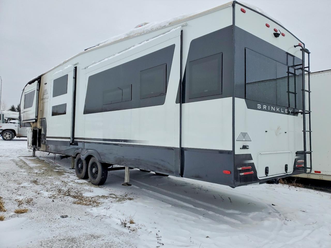 2024 Brinkleyrv Brinkleyrv VIN 7T0FZ4325RA002031 COPART salvage auction — Burn, IN - CERT OF TITLE-SALVAGE TITLE, sold $7,100 on 2026-04-27 (photo 3)