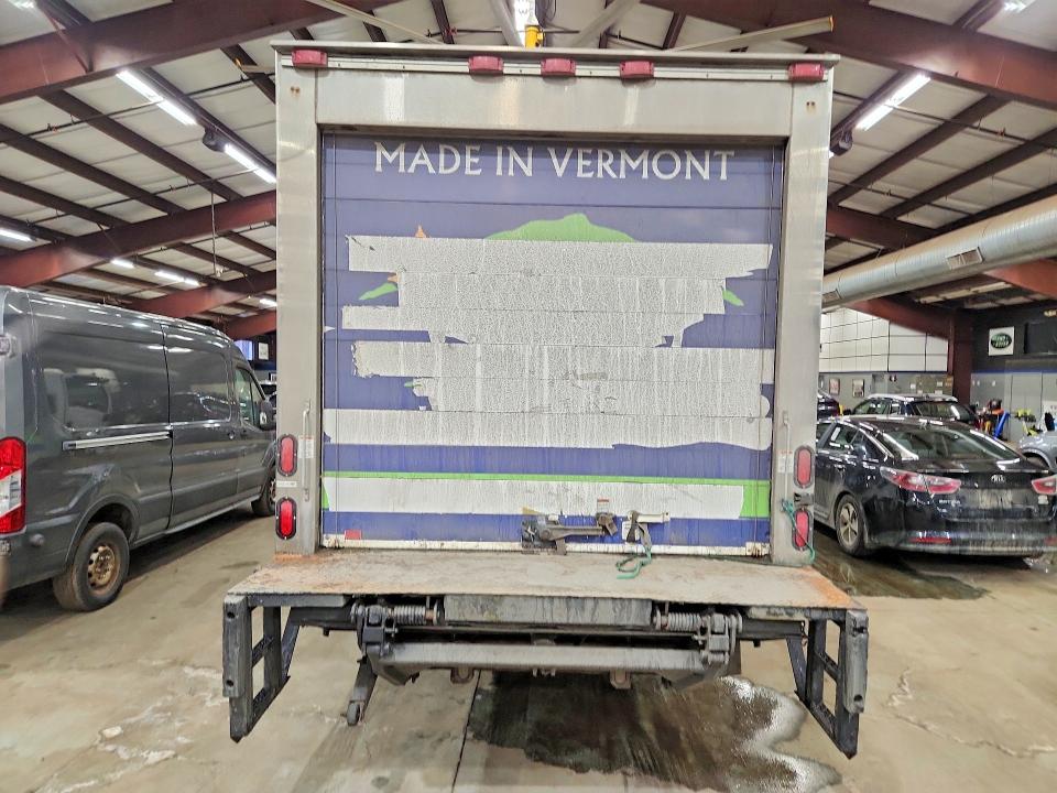 2015 Isuzu Nqr VIN JALE5W167F7900521 COPART salvage auction — MINOR DENT/SCRATCHES, Vt - Certificate Of Title, sold $13,500 on 2026-07-08 (photo 6)