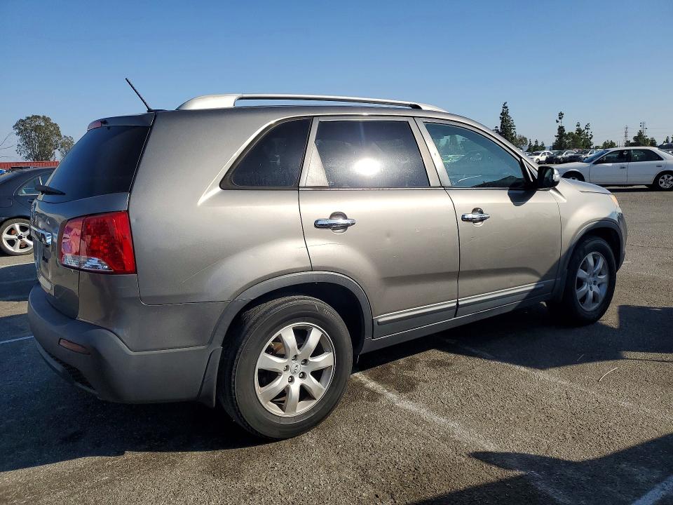2013 Kia Sorento VIN 5XYKT3A61DG313787 COPART salvage auction — VANDALISM, Ca - Salvage Certificate, sold $850 on 2026-07-02 (photo 3)