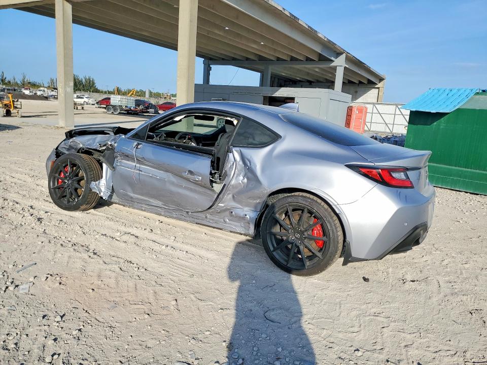 2025 Toyota Gr 86 VIN JF1ZNBB1XS8756987 COPART salvage auction — SIDE, Fl - Cert Of Title Slvg Rebuildable, sold $5,300 on 2026-07-23 (photo 2)