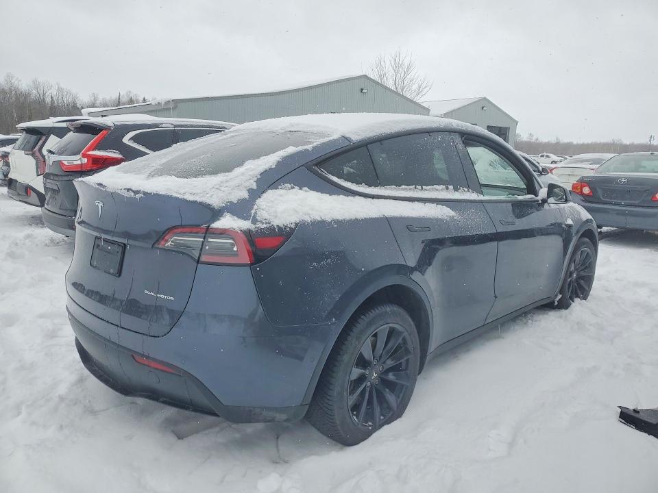 2022 Tesla Model y VIN 7SAYGDEE1NF510766 COPART salvage auction — SIDE, On - Permit Irrepairable, sold $13,800 on 2026-07-07 (photo 3)