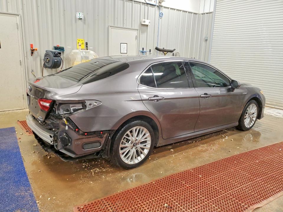2018 Toyota Camry hybrid VIN 4T1B21HK6JU007622 COPART salvage auction — REAR END, Wy - Cert Of Title-Salvage, sold $7,300 on 2026-07-29 (photo 3)