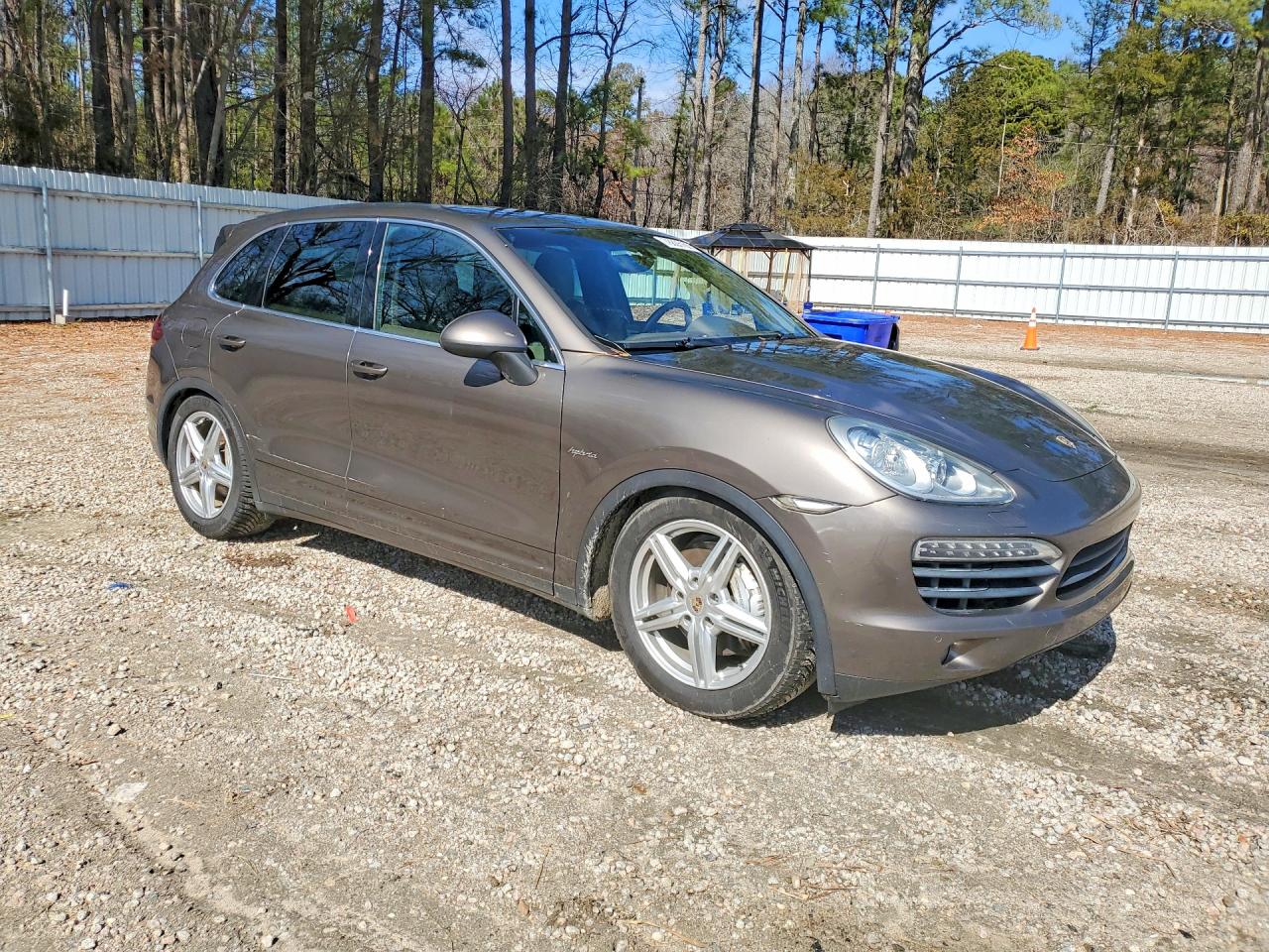 2012 Porsche Cayenne VIN WP1AE2A27CLA91108 COPART salvage auction — Minor Dent/Scratches, ME - DEALER ONLY CLEAN TITLE (P), sold $1,850 on 2026-03-27 (photo 4)