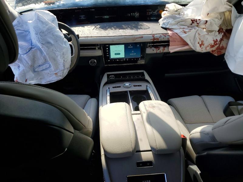 2025 Lincoln Navigator VIN 5LMJJ2LG8SEL11602 COPART salvage auction — FRONT END, Mi - Dealer Only Clean Title, sold $27,250 on 2026-07-29 (photo 8)