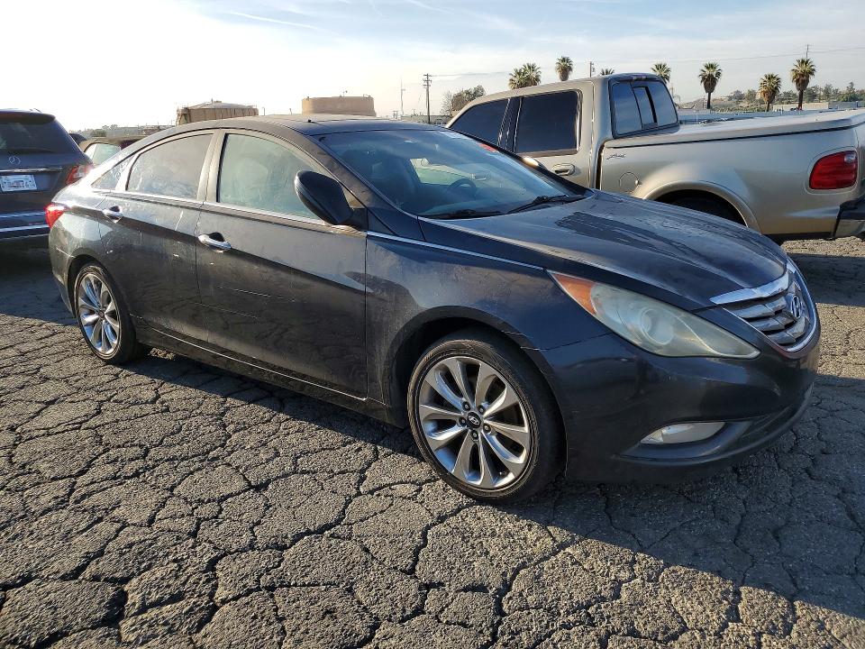 2011 Hyundai Sonata VIN 5NPEC4AC1BH071078 COPART salvage auction — MINOR DENT/SCRATCHES, Ca - Dis/Dlr/Exp Only Clean Title, sold $275 on 2026-07-02 (photo 4)
