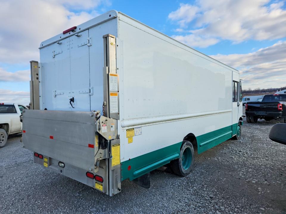2015 Freightliner Mt45 VIN 4UZAC2DV1ECFV2043 COPART salvage auction — MECHANICAL, IN - CERTIFICATE OF TITLE, sold $3,500 on 2026-09-10 (photo 3)