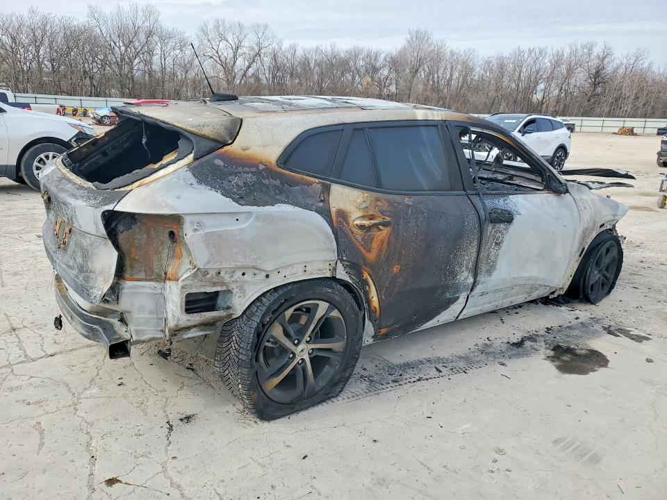 2024 Chevrolet Trax VIN KL77LGE20RC083642 COPART salvage auction — BURN, Ok - Certificate Of Title-Junked, sold $125 on 2026-07-07 (photo 3)