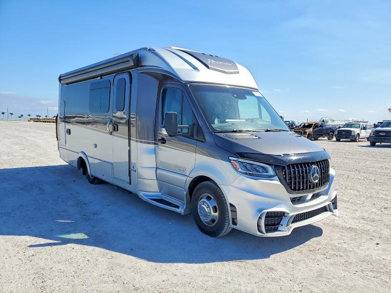2022 Mercedes Benz VIN W1X8E33Y0NN191940 COPART salvage auction — MINOR DENT/SCRATCHES, Fl - Certificate Of Title, sold $42,250 on 2026-07-13 (photo 1)