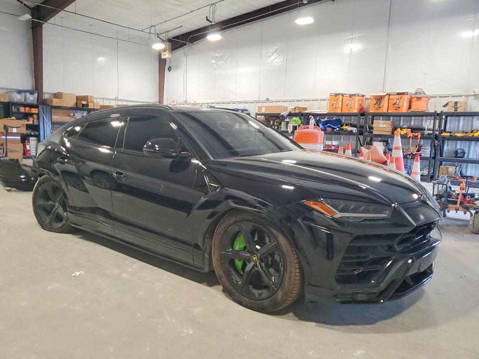 2019 Lamborghini Urus VIN ZPBUA1ZL6KLA04680 COPART salvage auction — Rear End, TX - SALVAGE TITLE-FLOOD DAMAGE, sold $72,500 on 2026-06-25 (photo 4)