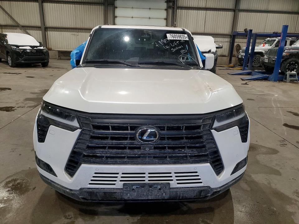 2024 Lexus Gx 550 VIN JTJVBCDX6R5004768 COPART salvage auction — VANDALISM, Az - Cert Of Title - Salvage, sold $55,500 on 2026-07-06 (photo 5)