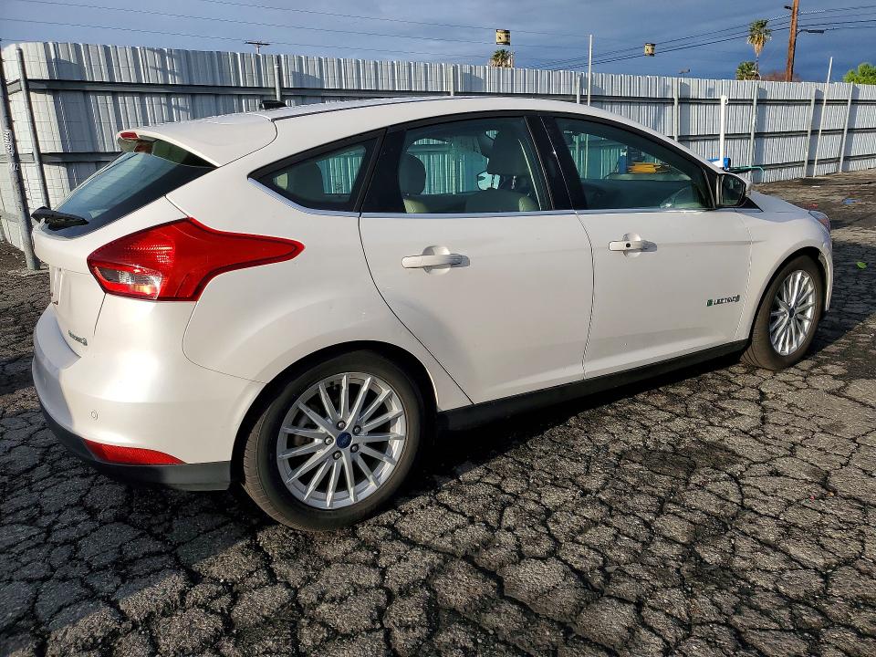 2017 Ford Focus VIN 1FADP3R49HL314735 COPART salvage auction — MINOR DENT/SCRATCHES, Mt - Dis/Dlr/Exp Only Clean Title, sold $950 on 2026-07-02 (photo 3)