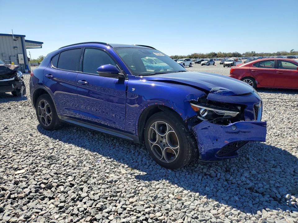2022 Alfa romeo Stelvio VIN ZASPAKBN2N7D48761 COPART salvage auction — FRONT END, Salvage Title, sold $9,900 on 2026-08-18 (photo 4)