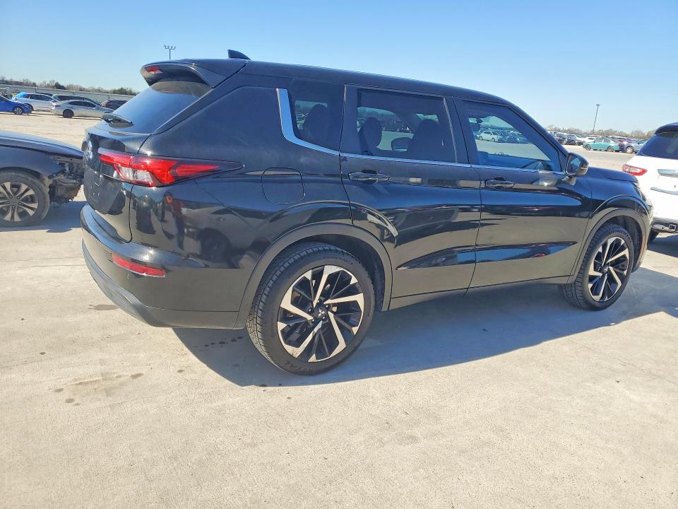 2022 Mitsubishi Outlander VIN JA4J3TA84NZ050592 COPART salvage auction — MINOR DENT/SCRATCHES, Tx - Certificate Of Title (P), sold $9,900 on 2026-07-27 (photo 3)