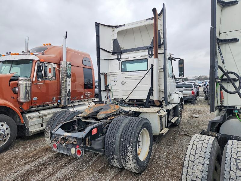 2017 Volvo VIN 4V4N39TG6HN988043 COPART salvage auction — NORMAL WEAR, In - Certificate Of Title, sold $5,000 on 2026-07-31 (photo 4)