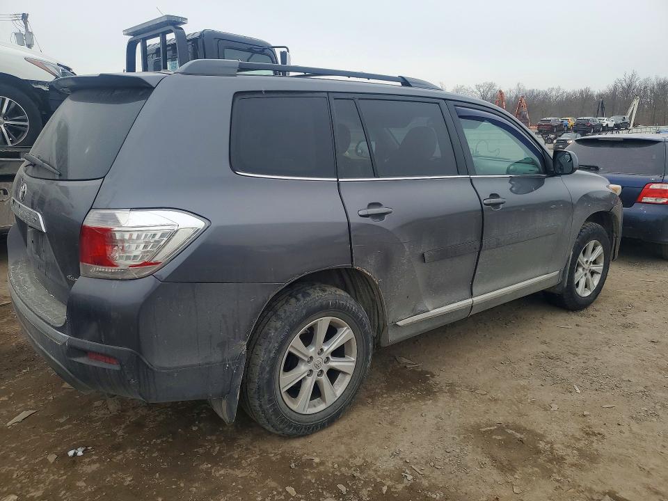2011 Toyota Highlander VIN 5TDBK3EH8BS069697 COPART salvage auction — MINOR DENT/SCRATCHES, Nj - Certificate Of Title, sold $2,500 on 2026-07-31 (photo 3)