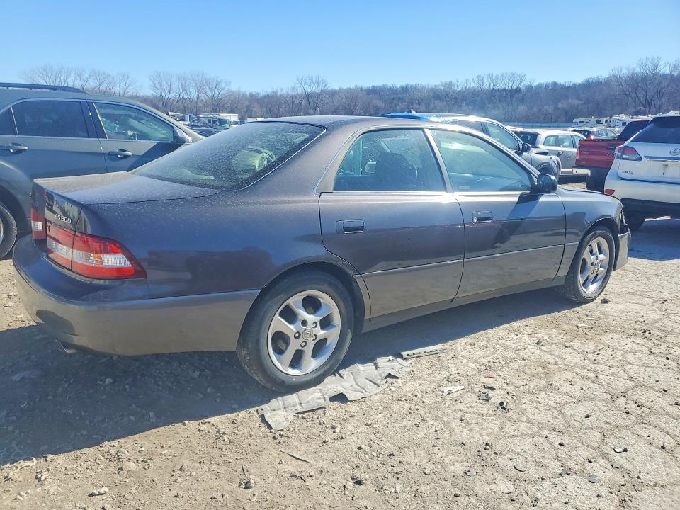 2001 Lexus ES VIN JT8BF28G010340706 COPART salvage auction — FRONT END, Id - Salvage Certificate Of Title, sold $800 on 2026-07-28 (photo 3)