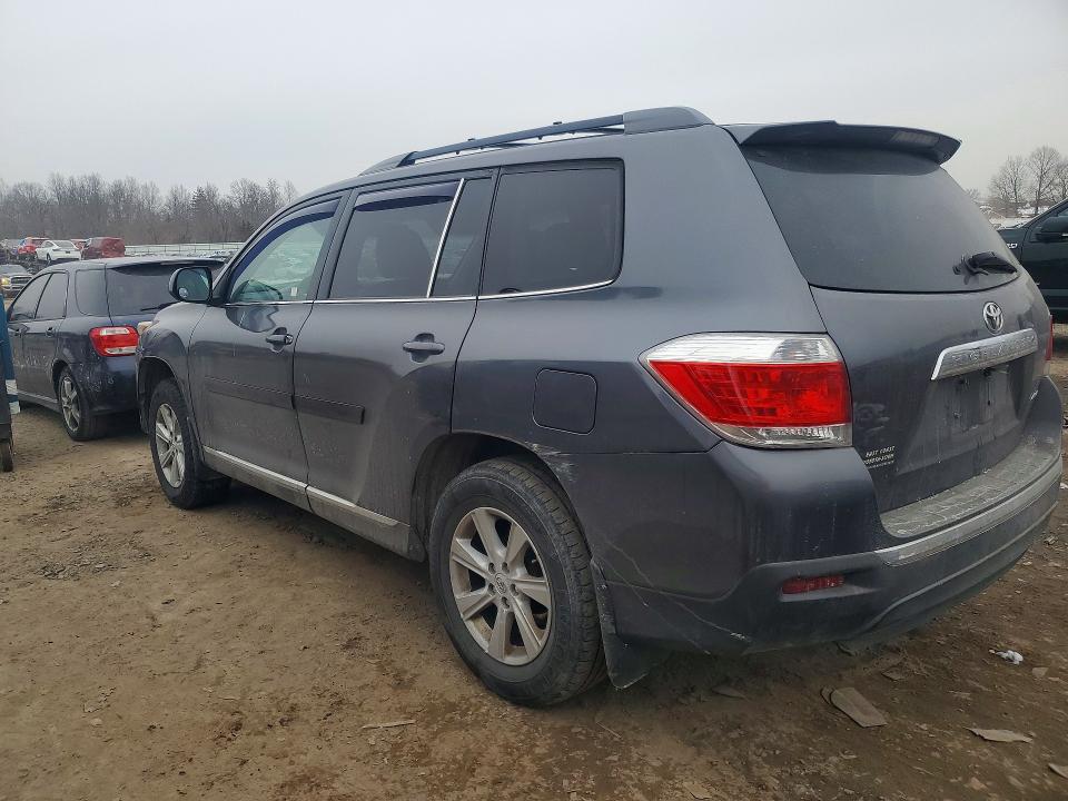 2011 Toyota Highlander VIN 5TDBK3EH8BS069697 COPART salvage auction — MINOR DENT/SCRATCHES, Nj - Certificate Of Title, sold $2,500 on 2026-07-31 (photo 2)