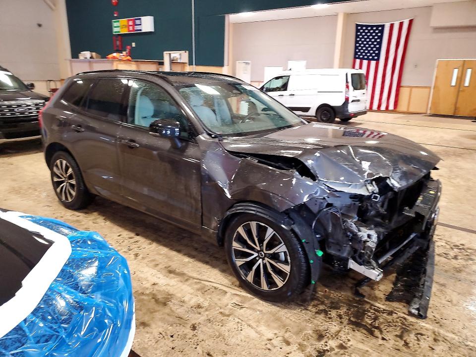 2025 Volvo Xc60 VIN YV4M12RC7S1075036 COPART salvage auction — FRONT END, Id - Salvage Certificate Of Title, sold $10,000 on 2026-07-07 (photo 4)