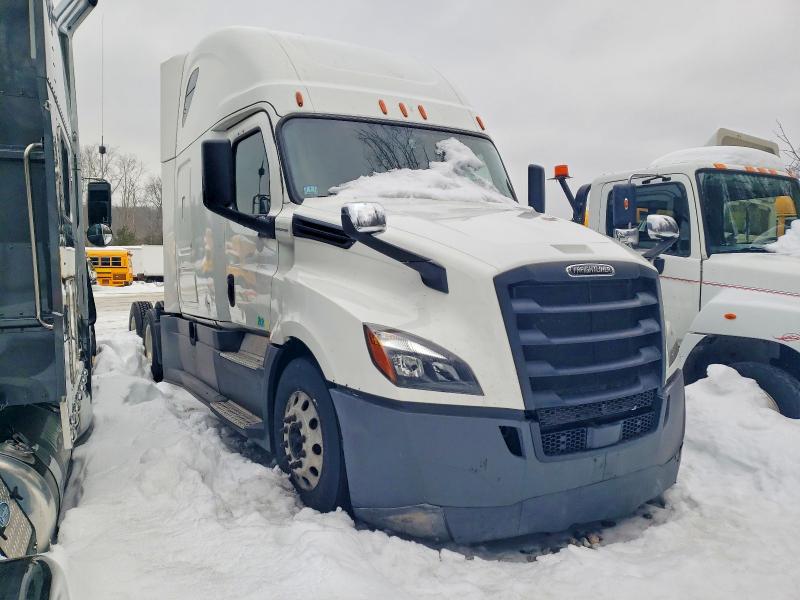 2018 Freightliner Cascadia 126 VIN 3AKJHHDR4JSJC6858 — COPART salvage auction photo
