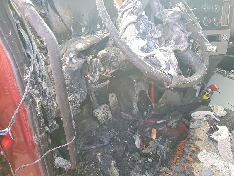 2019 Freightliner Cascadia 126 VIN 3AKJHHDR1KSKF7120 COPART salvage auction — Burn Interior, KS - CERT OF TITLE-SALVAGE, sold $175 on 2026-07-06 (photo 5)