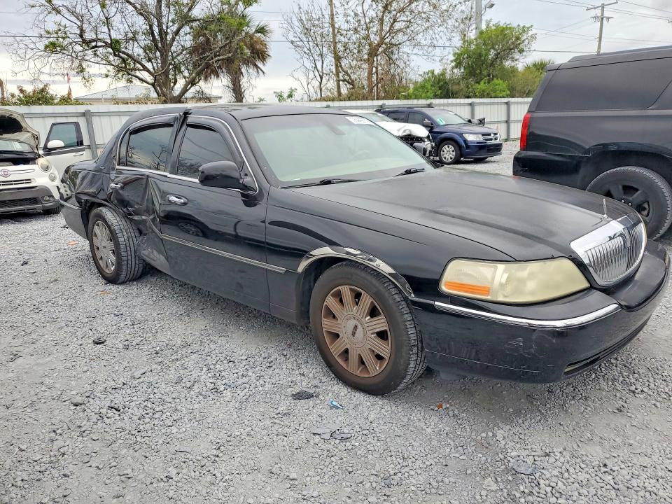 2003 Lincoln TOWN CAR VIN 1LNHM83W13Y630827 COPART salvage auction — SIDE, Va - Cert Of Title-Salvage History, sold $450 on 2026-07-10 (photo 4)
