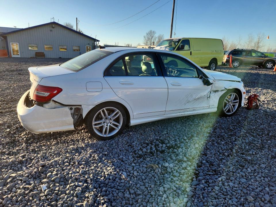 2014 Mercedes-benz C-klasse VIN WDDGF8AB2EA913135 COPART salvage auction — FRONT END, Il - Salvage Certificate, sold $600 on 2026-08-03 (photo 3)