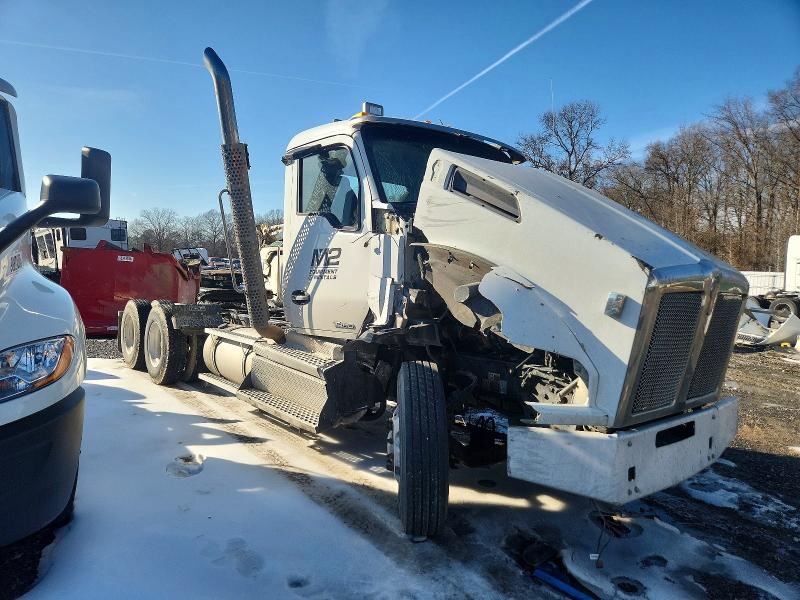 2020 Kenworth T880 VIN 1XKZDP9X8LJ424548 COPART salvage auction — FRONT END, AR - CERTIFICATE OF TITLE, sold $11,200 on 2026-07-07 (photo 1)