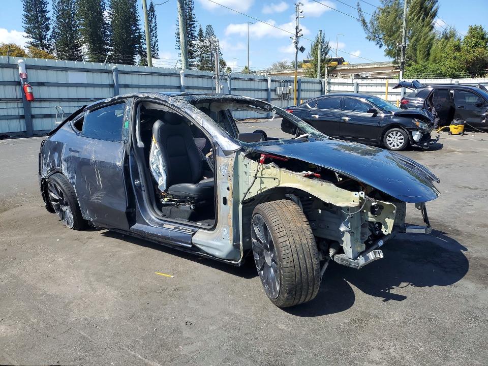 2022 Tesla Model y VIN 7SAYGDEF7NF309916 COPART salvage auction — ALL OVER, Mo - Salvage Certificate Of Title, sold $2,100 on 2026-07-22 (photo 4)