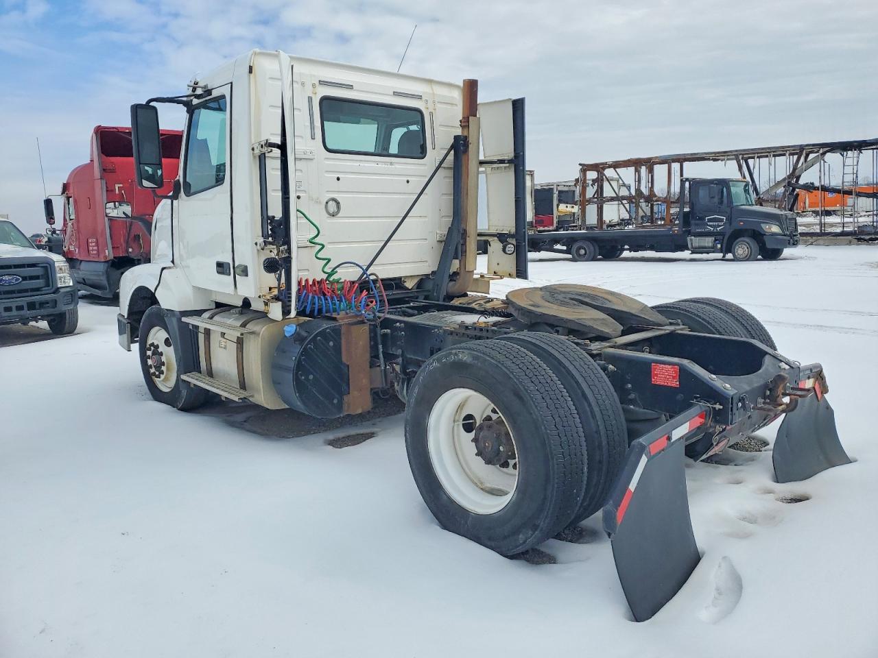 2016 Volvo Vnl VIN 4V4N39TG4GN965567 COPART salvage auction — Side, IN - CERTIFICATE OF TITLE, sold $5,000 on 2026-09-03 (photo 3)
