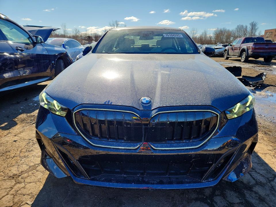 2025 BMW 5er VIN WBA53FJ08SCU18772 COPART salvage auction — REAR END, Salvage Title, sold $37,500 on 2026-08-04 (photo 5)