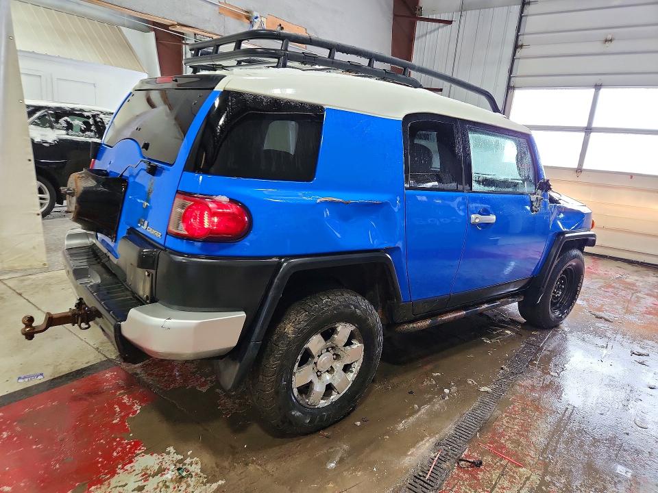 2007 Toyota Fj cruiser VIN JTEBU11F170078637 COPART salvage auction — MINOR DENT/SCRATCHES, Pa - Cert Of Title (P), sold $4,000 on 2026-07-08 (photo 3)