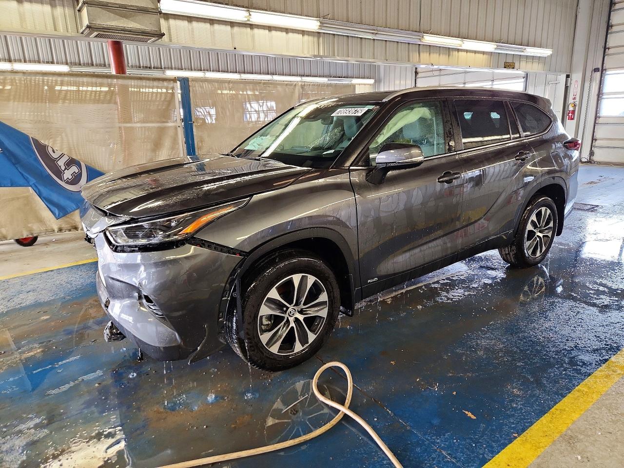 2025 Toyota Highlander Hybrid VIN 5TDKBRCH3SS672000 — COPART salvage auction photo