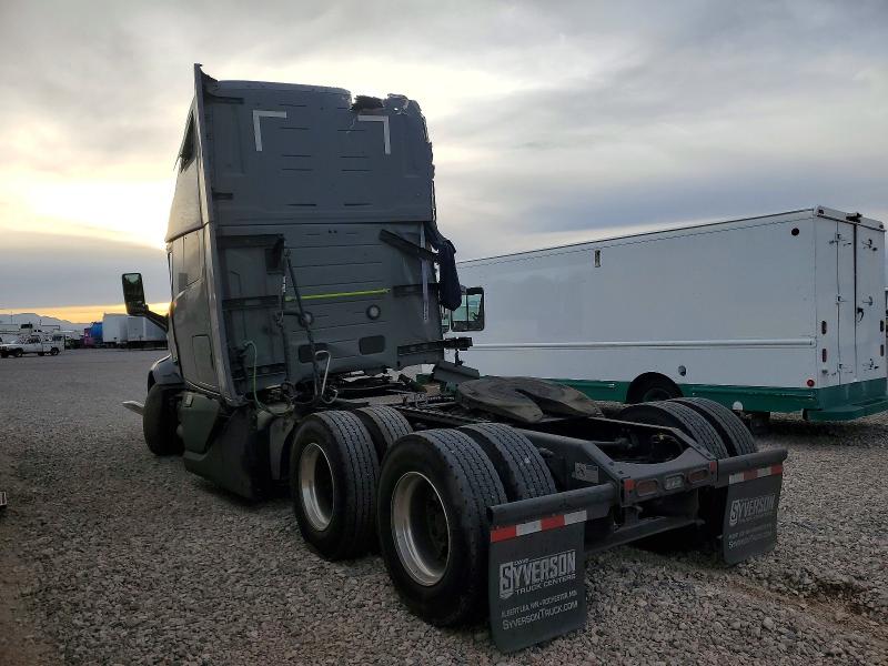 2026 Volvo Vnl VIN 4V4BC9EH5TN705388 COPART salvage auction — ROLLOVER, Nv - Salvage Title, sold $22,800 on 2026-08-20 (photo 3)
