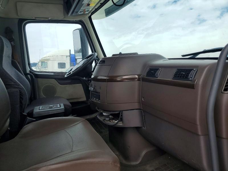 2016 Volvo Vnl VIN 4V4N39TG4GN965567 COPART salvage auction — SIDE, IN - CERTIFICATE OF TITLE, sold $5,000 on 2026-09-17 (photo 5)