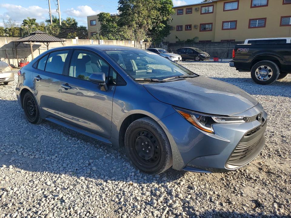 2025 Toyota Corolla VIN 5YFB4MDE9SP311705 COPART salvage auction — SIDE, Salvage Title, sold $1,150 on 2026-07-28 (photo 4)