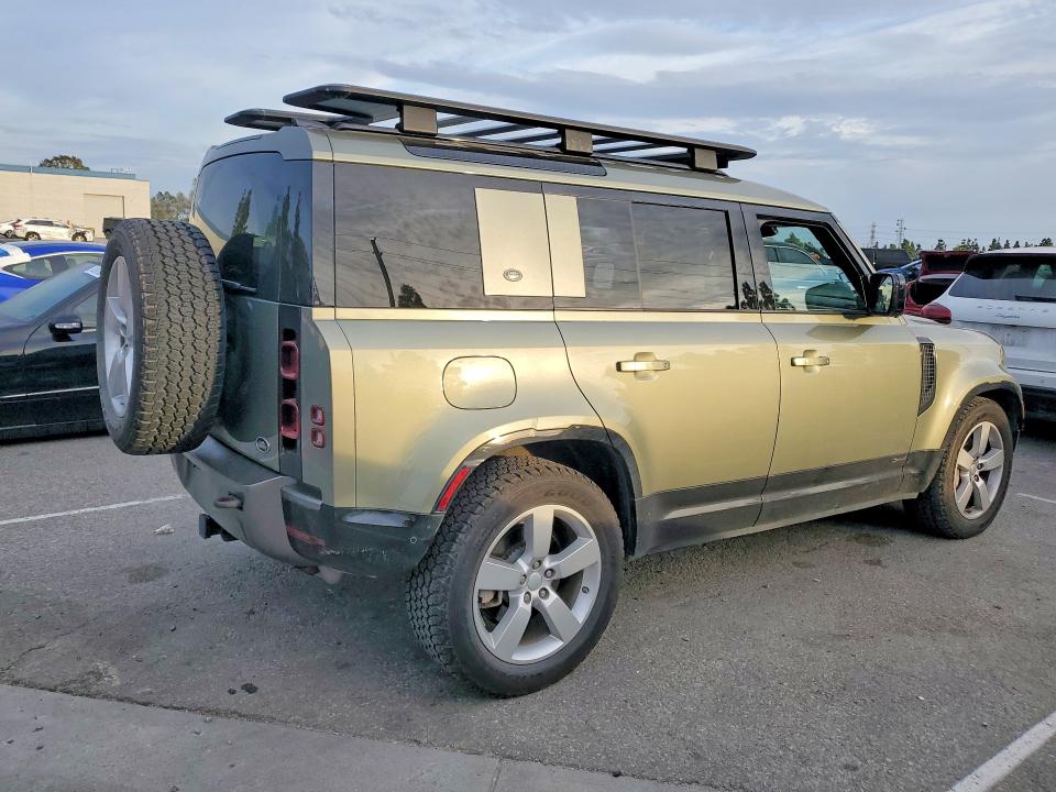 2021 Land rover Defender VIN SALE37RU6M2037603 COPART salvage auction — MINOR DENT/SCRATCHES, CA - DIS/DLR/EXP ONLY CLEAN TITLE, sold $30,500 on 2026-07-21 (photo 3)