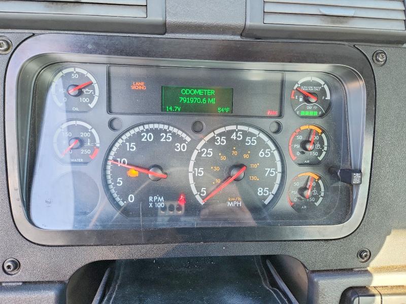2016 Freightliner Cascadia 125 VIN 1FUBGEDV6GLHC5674 COPART salvage auction — MINOR DENT/SCRATCHES, IN - CERTIFICATE OF TITLE, sold $5,000 on 2026-07-29 (photo 8)