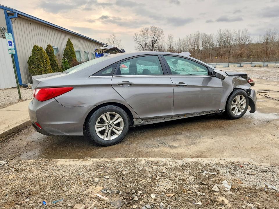 2014 Hyundai Sonata VIN 5NPEB4AC6EH904607 COPART salvage auction — FRONT END, Salvage Title, sold $475 on 2026-08-20 (photo 3)