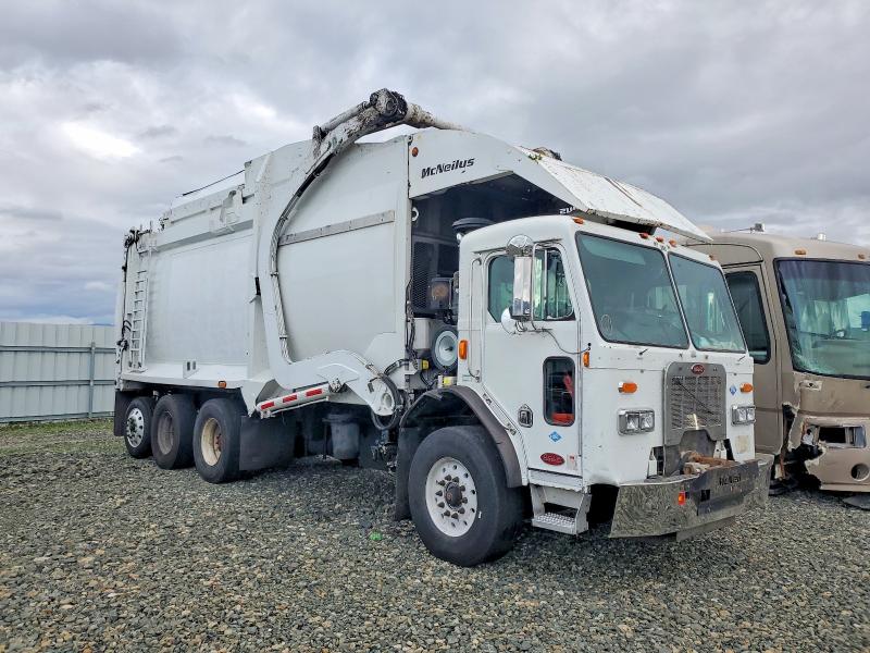 2013 Peterbilt 320 VIN 3BPZX20X8DF208582 COPART salvage auction — MINOR DENT/SCRATCHES, CA - DIS/DLR/EXP ONLY CLEAN TITLE, sold $325 on 2026-09-08 (photo 1)