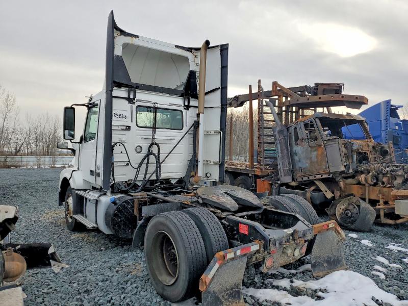 2018 Volvo VIN 4V4N39TGXJN892471 COPART salvage auction — NORMAL WEAR, In - Dealer Only Clean Title, sold $10,000 on 2026-07-10 (photo 3)
